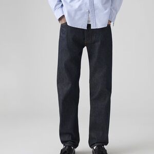 Men's straight leg Levi 501 Original denim jeans.
